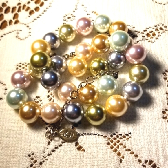 Kenneth Jay Lane KJL Large Pearl Necklace - Picture 2 of 8